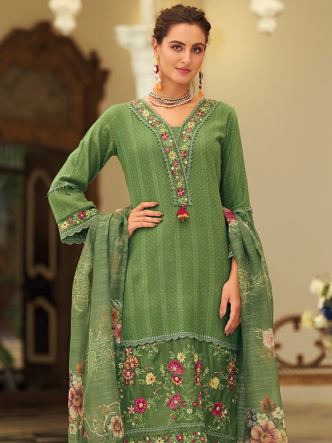KF Women Floral Motif Thread Embroidered & Orangza Lace Detailed Kurta With Trouser & Dupatta