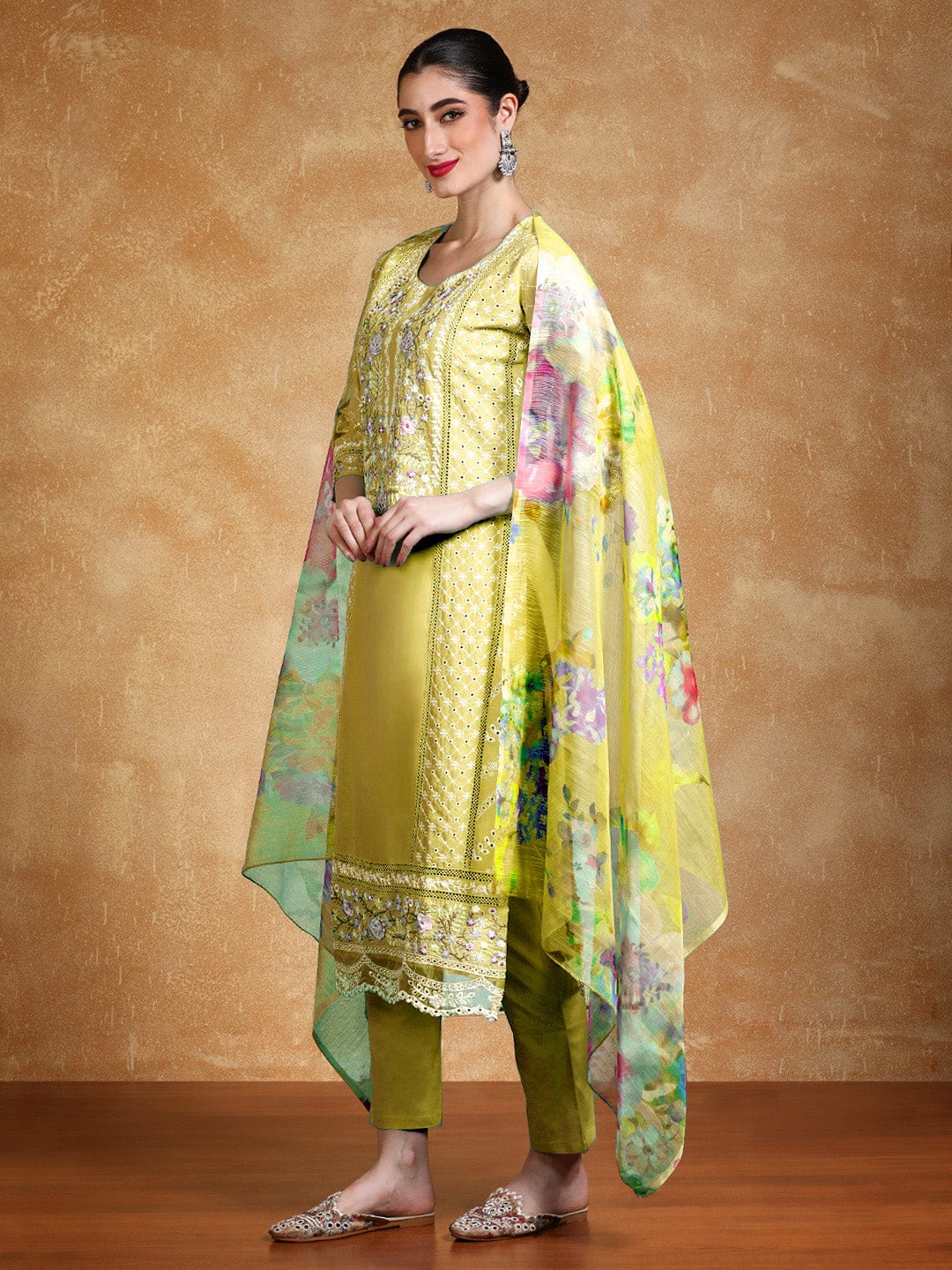 KF Thread Embroidered Kurta With Trouser & Floral Printed Dupatta