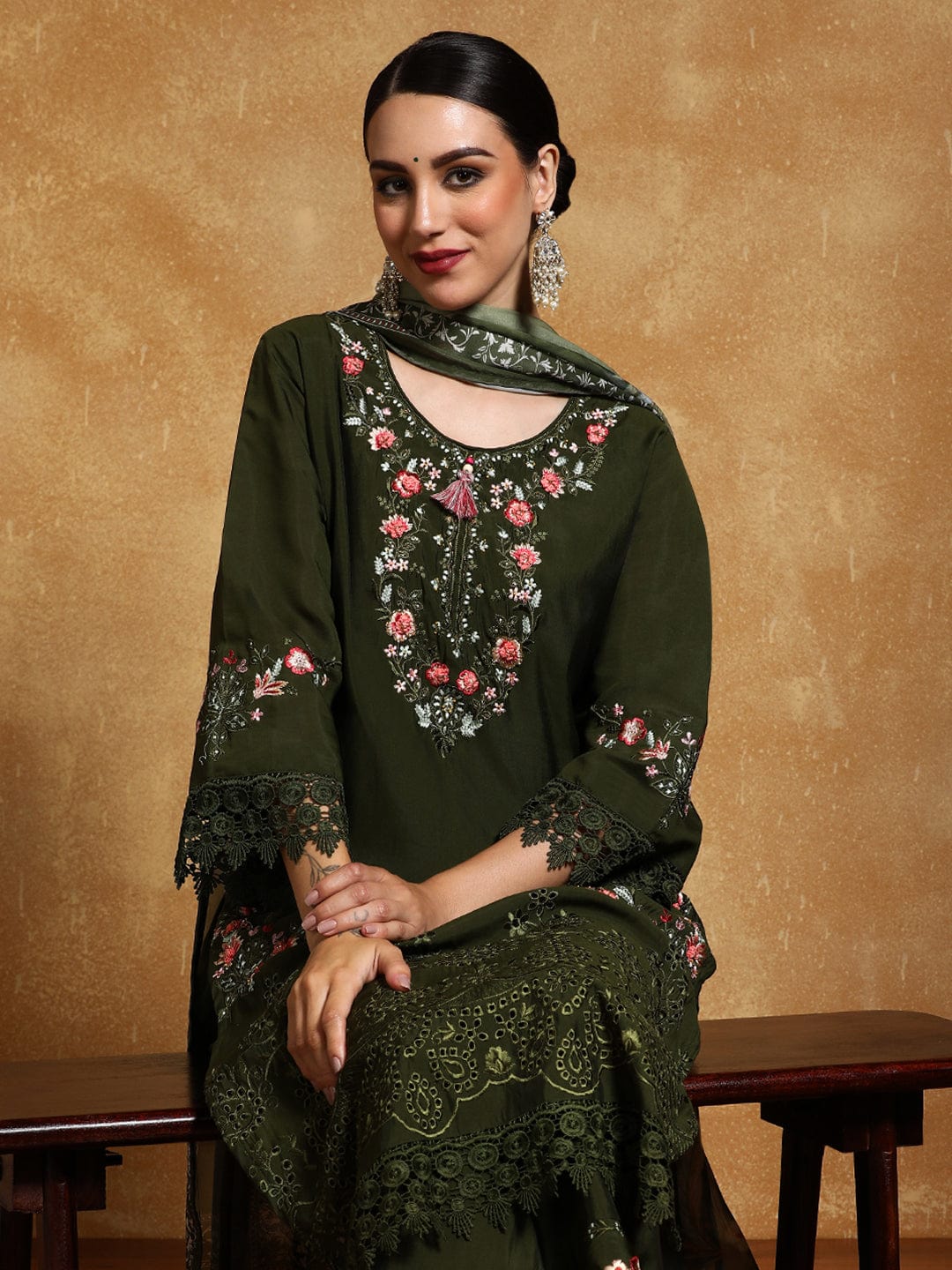 KF Floral Heavy Thread Embroidered Schffili Hem Kurta with Trouser & Dupatta