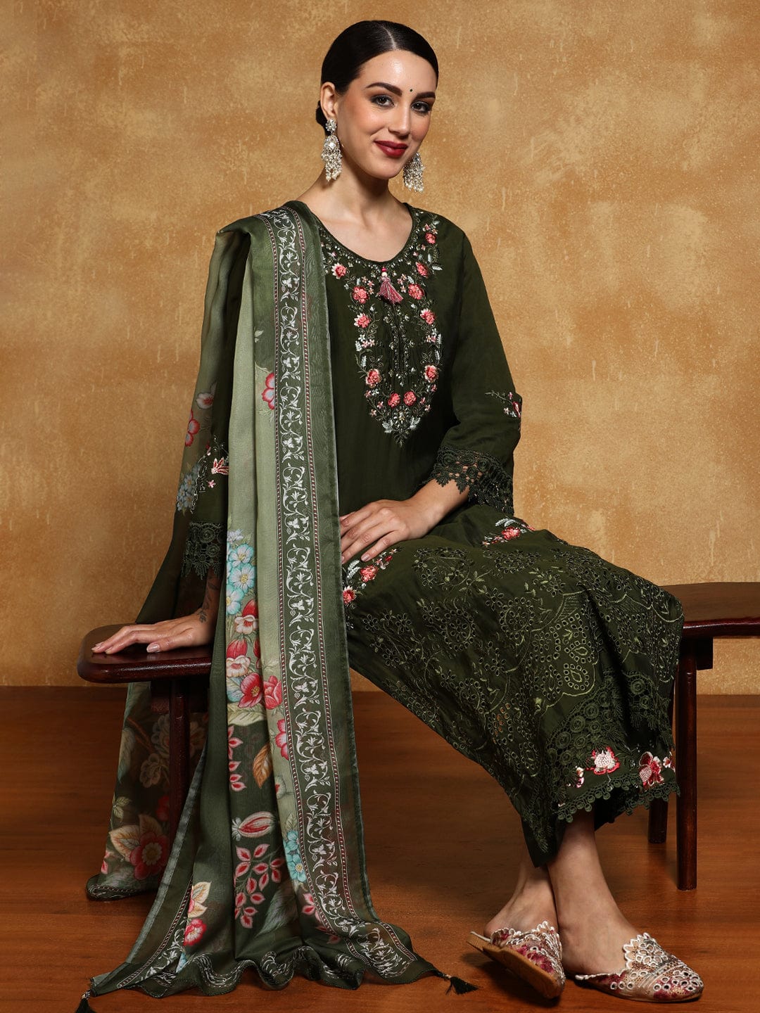 KF Floral Heavy Thread Embroidered Schffili Hem Kurta with Trouser & Dupatta