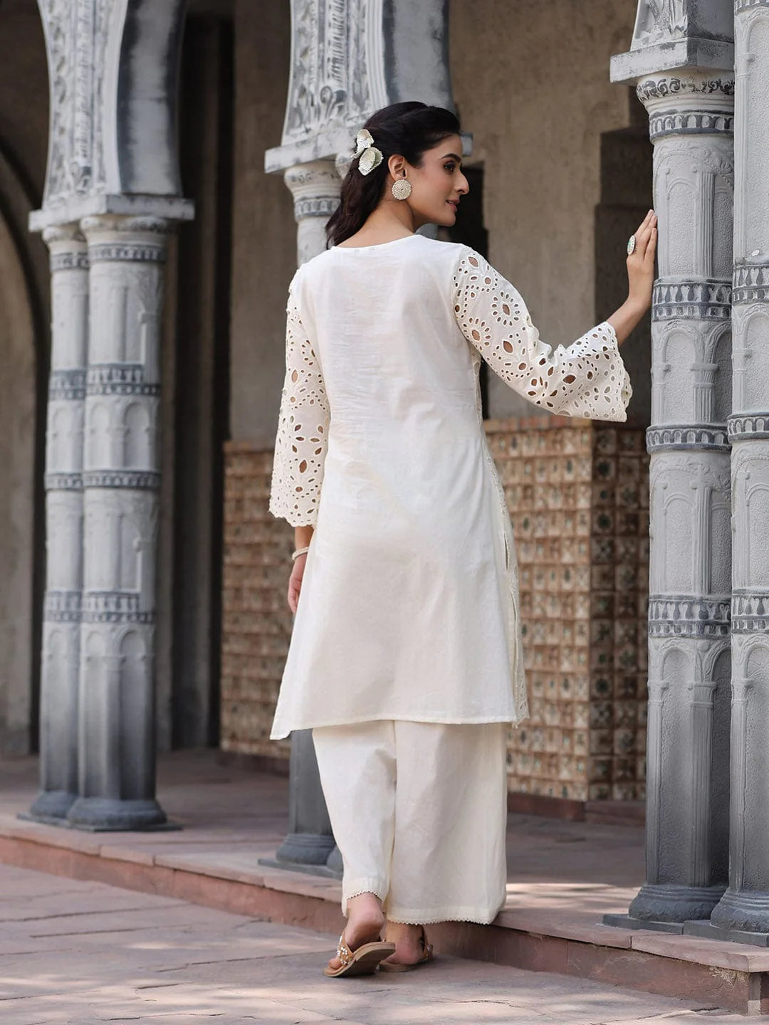 KF Women Floral Motif SchIffli Flared Sleeve Kurta With Trouser
