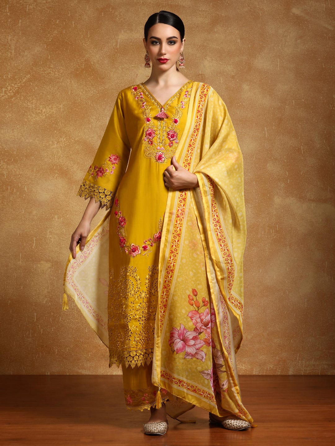 KF Floral Heavy Thread Embroidered Schffili Hem Kurta with Trouser & Dupatta