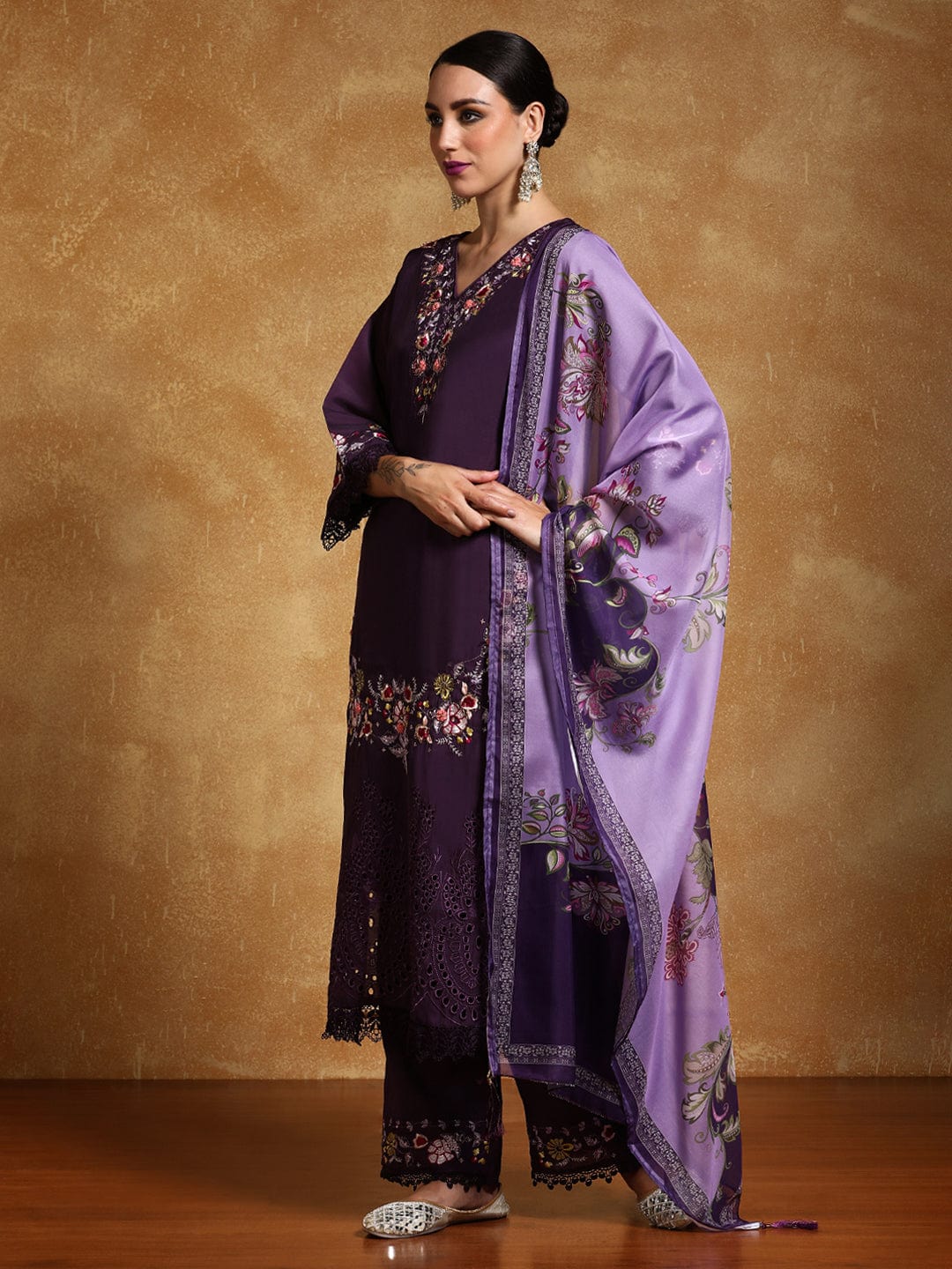 KF Floral Heavy Thread Embroidered Schffili Hem Kurta with Trouser & Dupatta