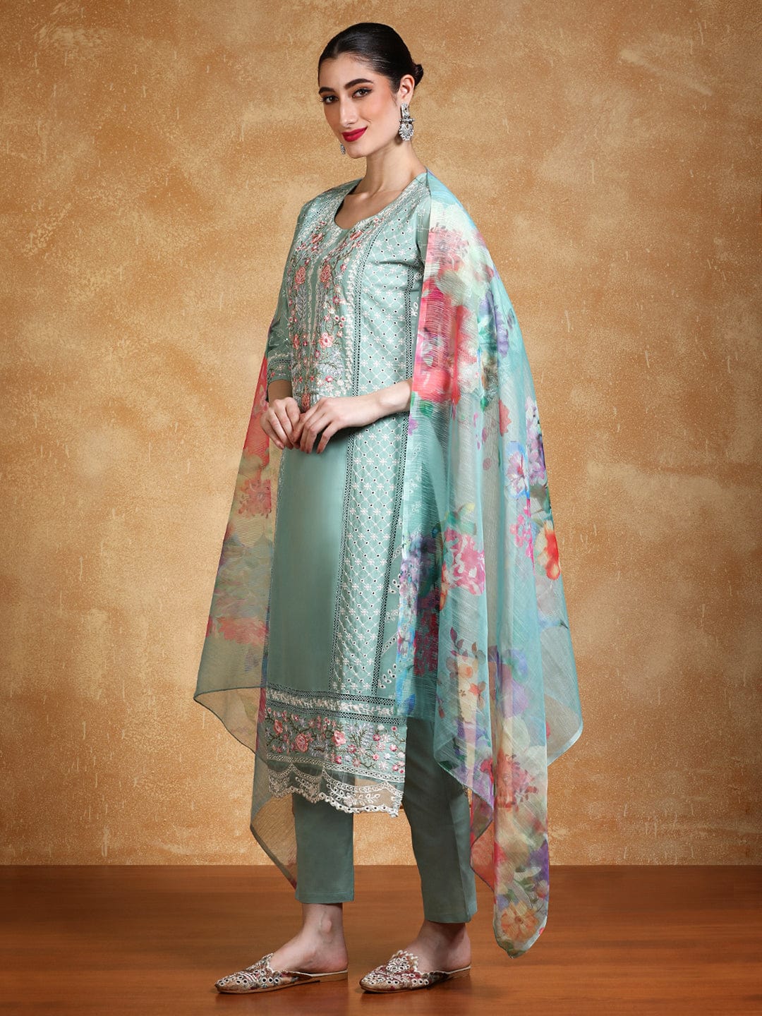 KF Thread Embroidered Kurta With Trouser & Floral Printed Dupatta