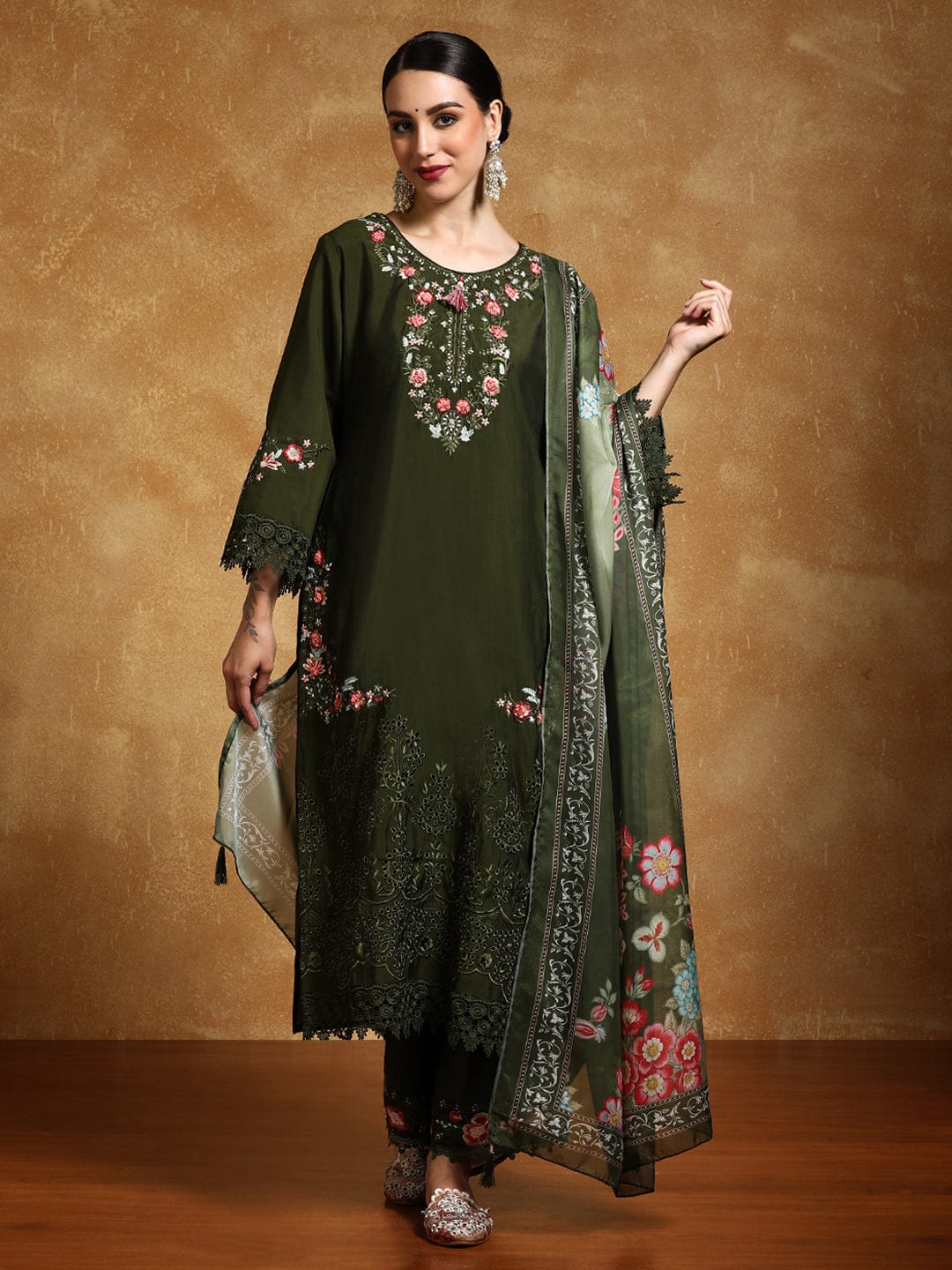 KF Floral Heavy Thread Embroidered Schffili Hem Kurta with Trouser & Dupatta
