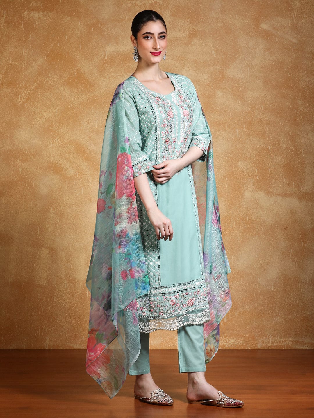 KF Thread Embroidered Kurta With Trouser & Floral Printed Dupatta
