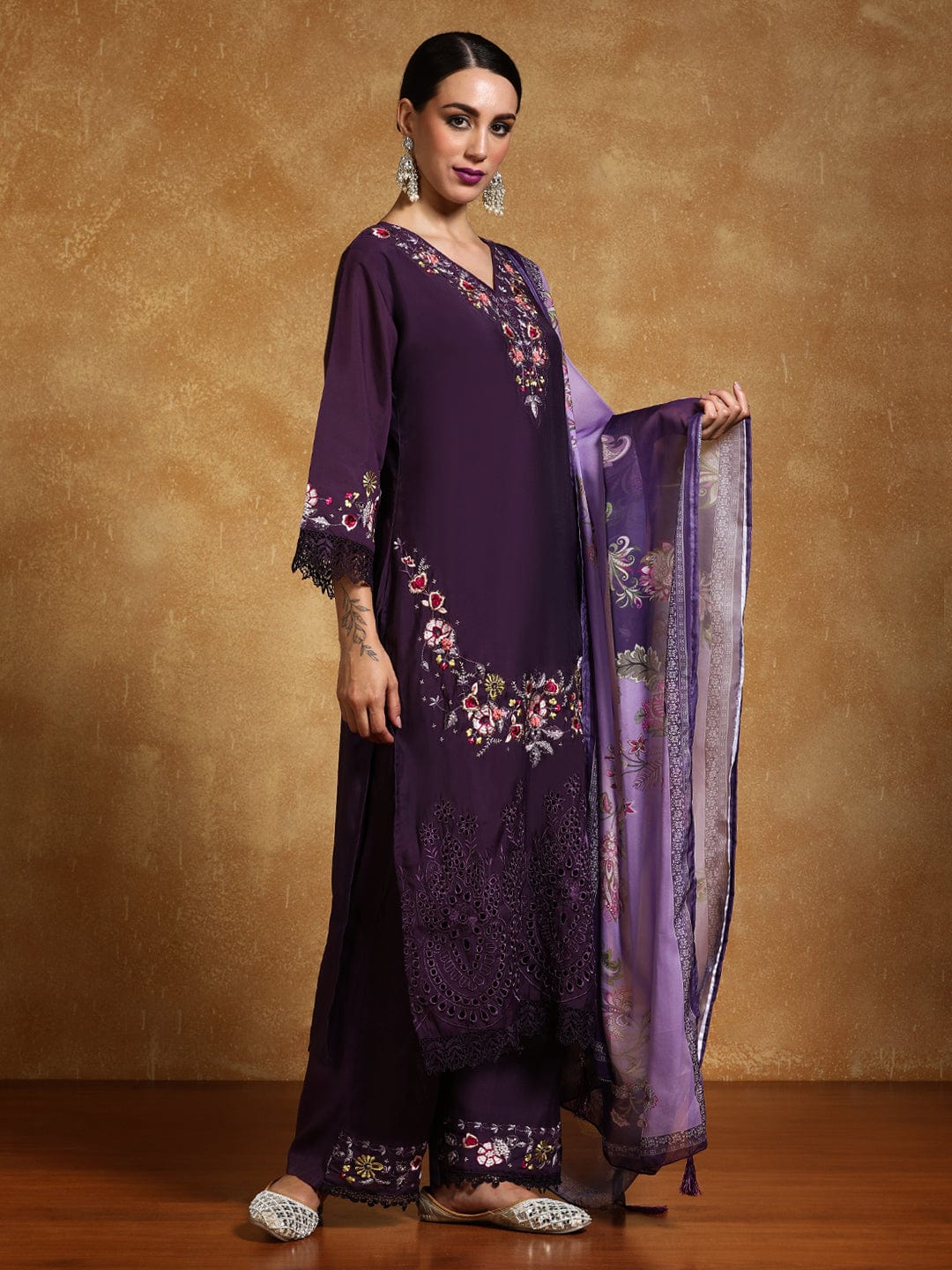 KF Floral Heavy Thread Embroidered Schffili Hem Kurta with Trouser & Dupatta