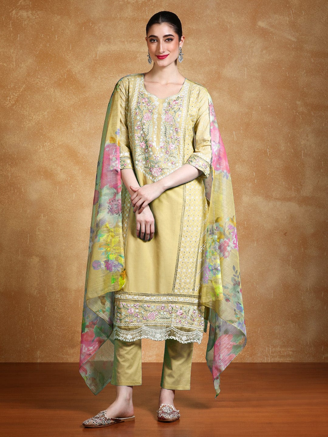 KF Thread Embroidered Kurta With Trouser & Floral Printed Dupatta
