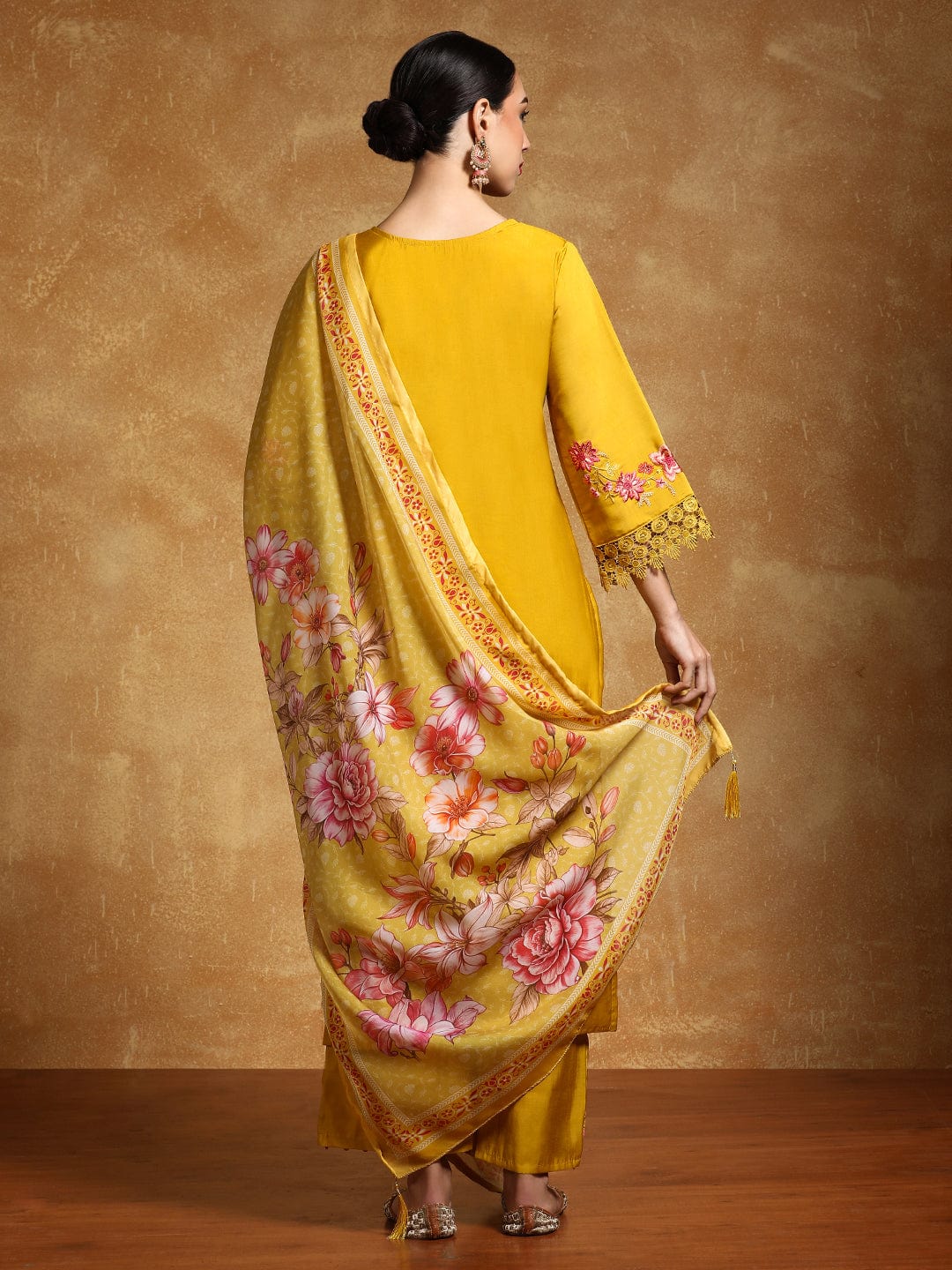 KF Floral Heavy Thread Embroidered Schffili Hem Kurta with Trouser & Dupatta