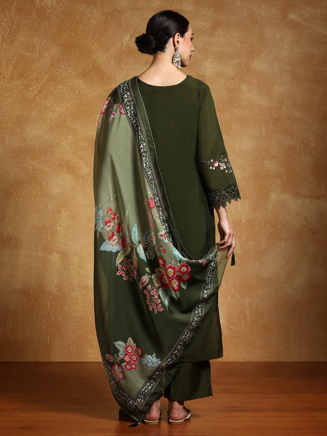 KF Floral Heavy Thread Embroidered Schffili Hem Kurta with Trouser & Dupatta