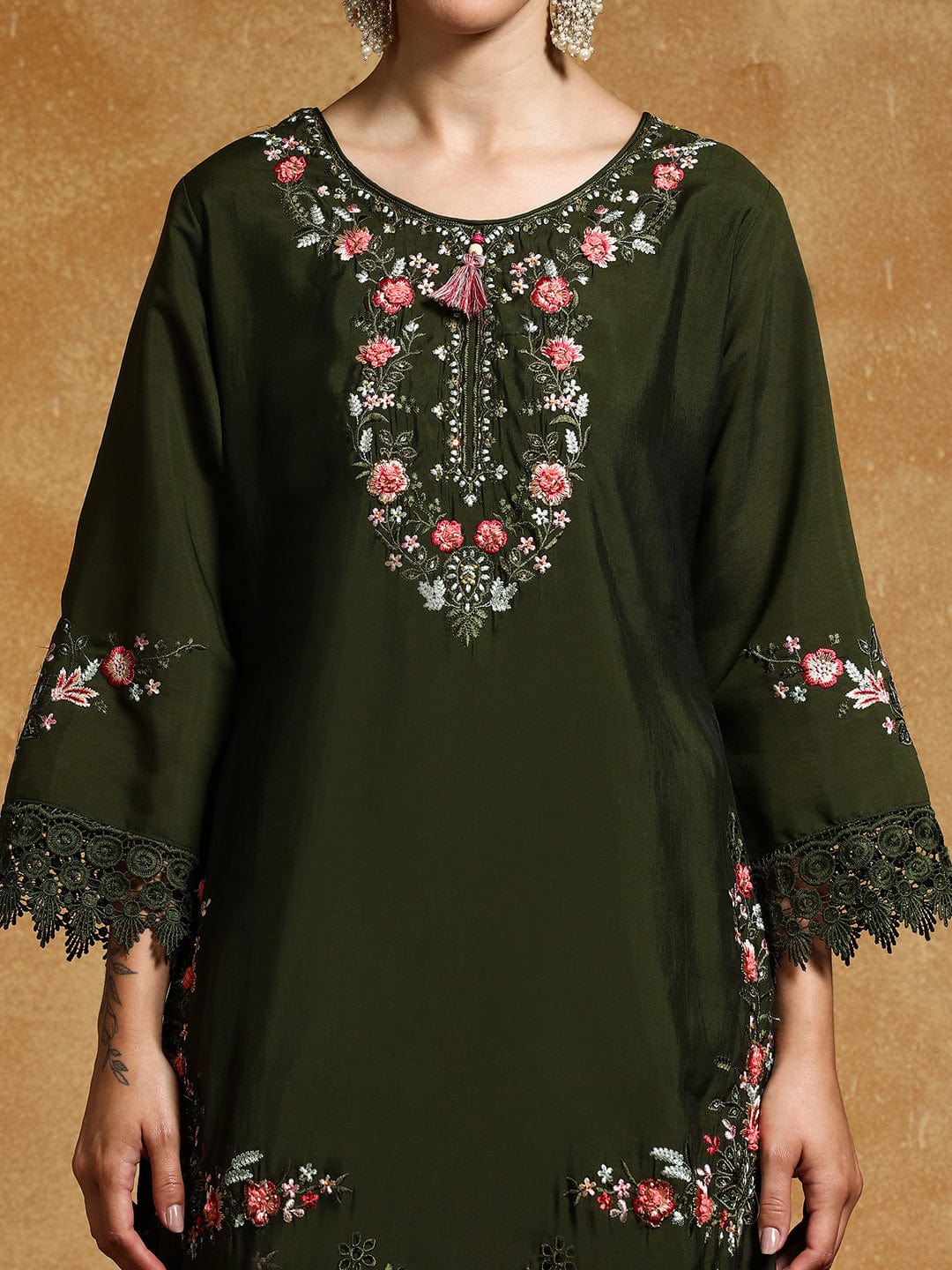 KF Floral Heavy Thread Embroidered Schffili Hem Kurta with Trouser & Dupatta