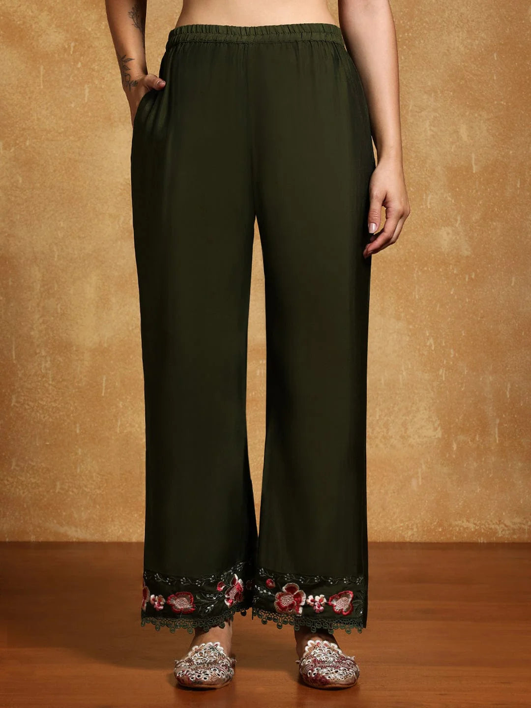 KF Floral Heavy Thread Embroidered Schffili Hem Kurta with Trouser & Dupatta
