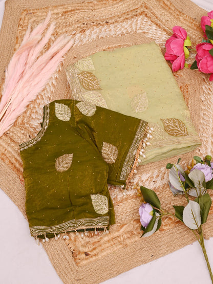 ES Luxurious Embroidered Saree with Ready-to-Wear Contrast Blouse