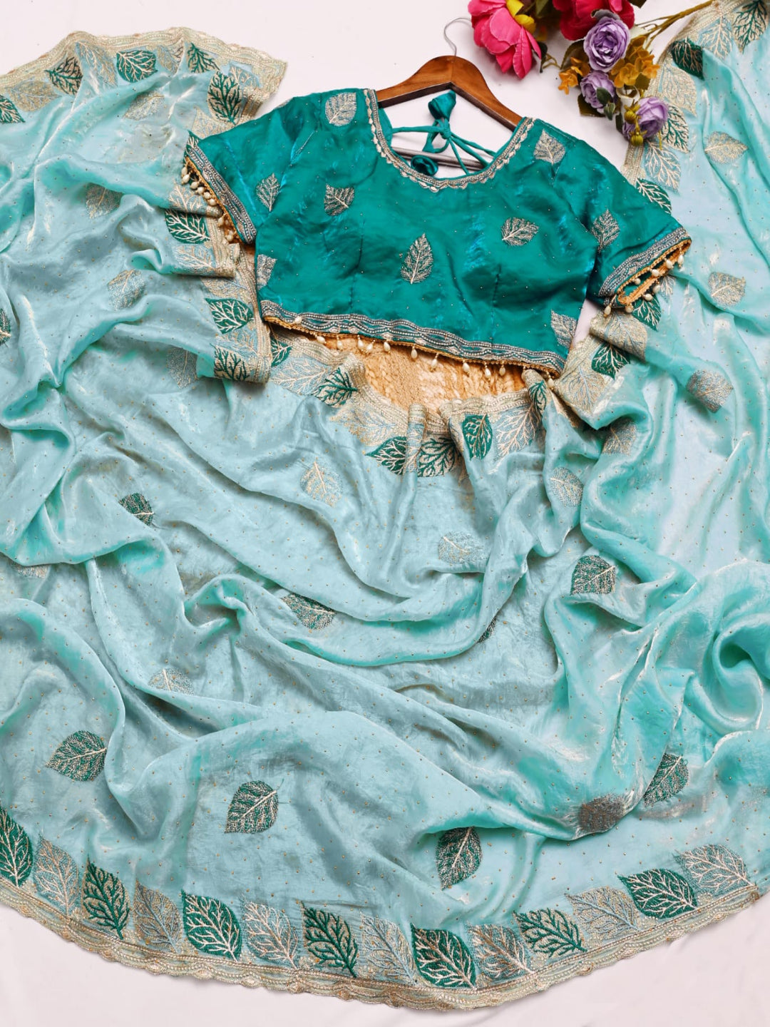 ES Luxurious Embroidered Saree with Ready-to-Wear Contrast Blouse