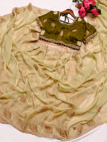 ES Luxurious Embroidered Saree with Ready-to-Wear Contrast Blouse