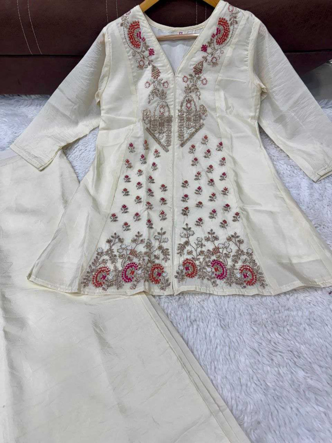 Women's Chanderi Silk Floral Gota Patti Embroidered Kurta Palazzo Set - KE