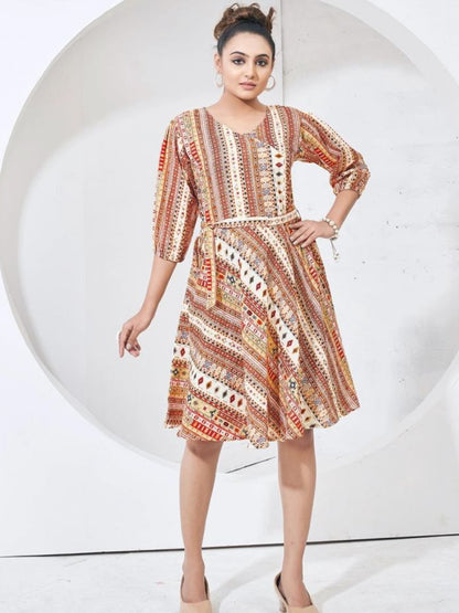 एमवी महिलाओं का मल्टी-कलर प्रिंटेड कॉटन राउंड नेक टॉप, मैचिंग बेल्ट के साथ