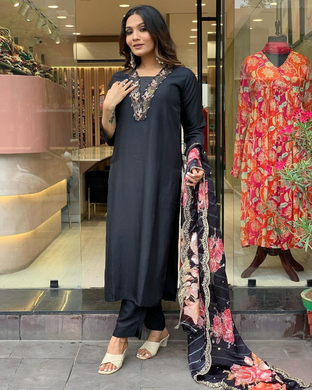 ICF Women Black floral round-neck kurta set with Dupatta