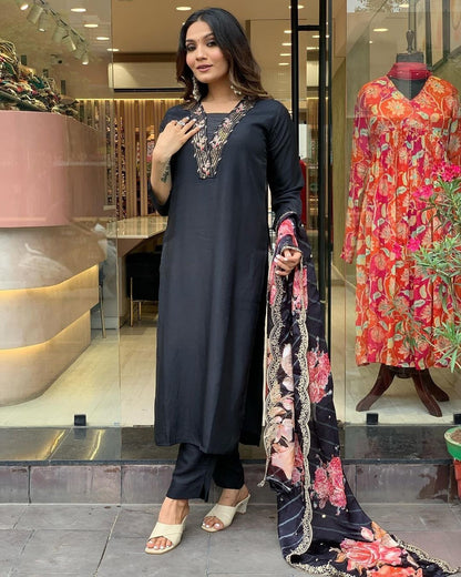 ICF Women Black floral round-neck kurta set with Dupatta