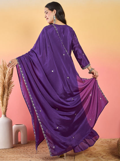 वरंगा महिलाओं का बैंगनी रंग का सिल्क ब्लेंड योक डिज़ाइन कुर्ता, शरारा और कढ़ाईदार दुपट्टे के साथ।