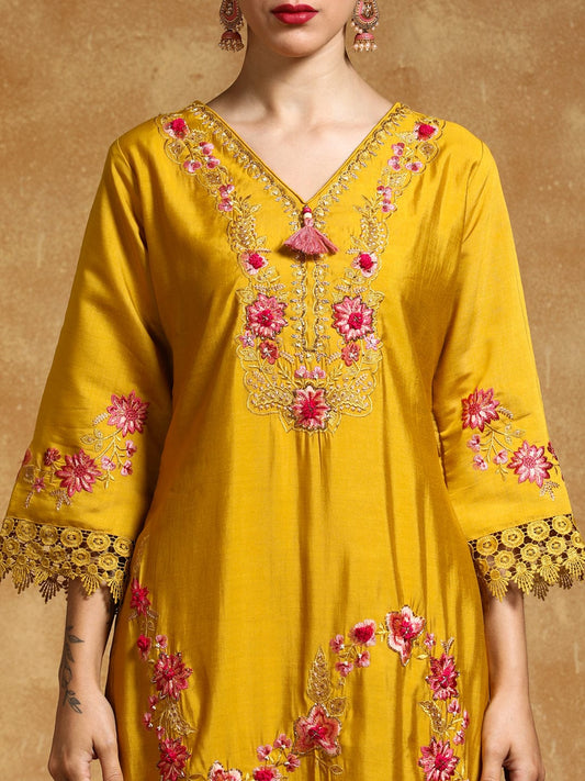 KF Floral Heavy Thread Embroidered Schffili Hem Kurta with Trouser & Dupatta