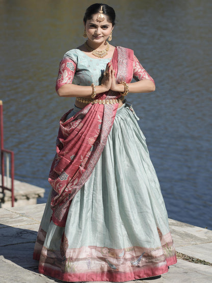 ES शुद्ध मणिपुरी सिल्क लहंगा, ब्लाउज और दुपट्टा पूर्ण प्रिंट और कंट्रास्ट बॉर्डर के साथ 