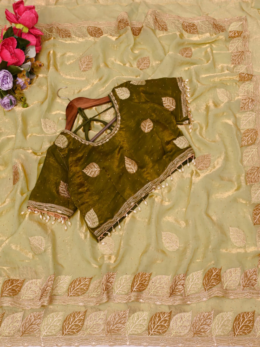 ES Luxurious Embroidered Saree with Ready-to-Wear Contrast Blouse