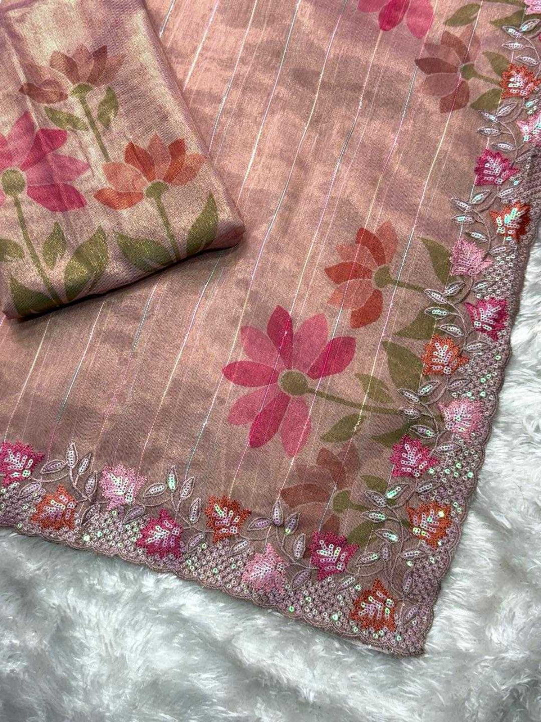 वाईएनएफ काइशा बेज ग्लास टिशू ऑर्गेंज़ा साड़ी, सीक्विन और मल्टी-कलर थ्रेड वर्क के साथ